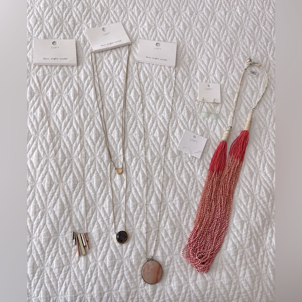 Lot of 4 Loft necklaces and 2 pairs of earrings